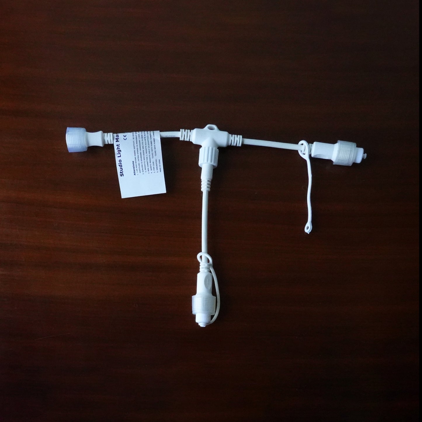 2-way multi-connector 230V IP44 safe for outdoor use white cable