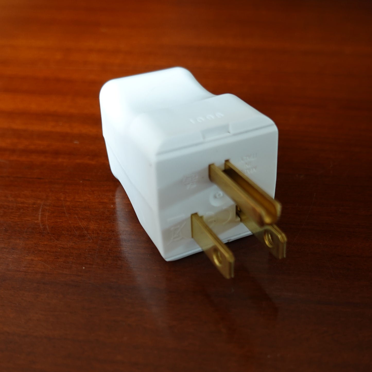 White Mobile Plug UK 2P+E 16A 240V