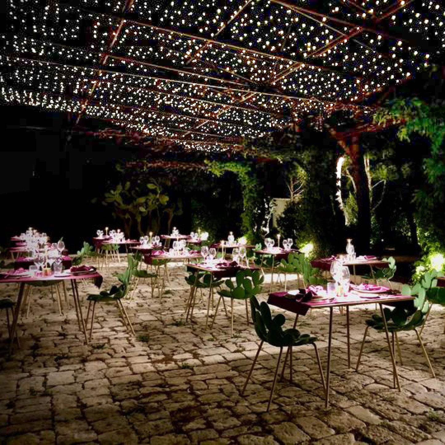 230V 8m micro light strings, warm white 3000K LEDs, with cold white 7000K flash, black cable