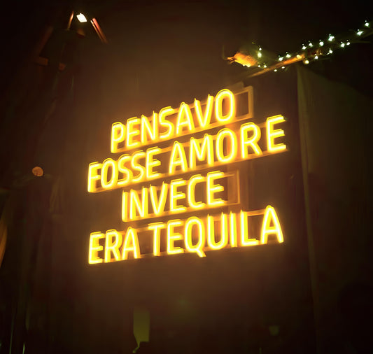 Scritta in Neonflex - Pensavo fosse amore invece era tequila