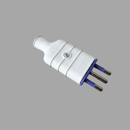 Prise mobile italienne 2P+T 10A 250V, sûre et étanche