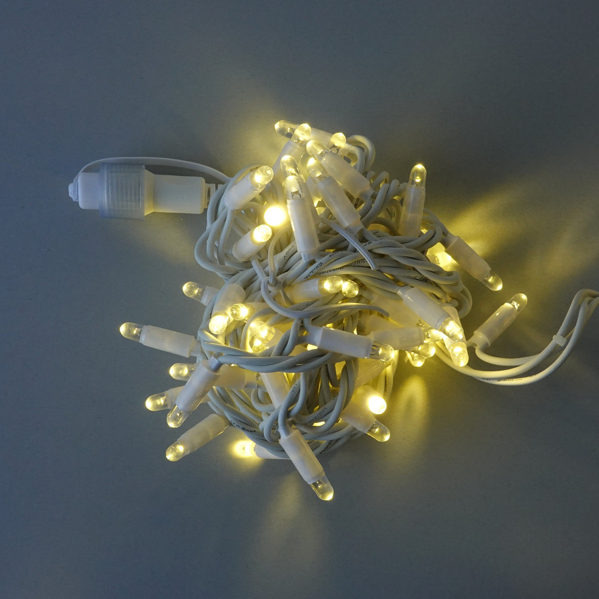 230 V, 3 x 4 m, 180 LEDs, fest installierte Lichterkette mit weißem Kabel, Schutzart IP44, für den Außenbereich – Mariano Light Luminarie