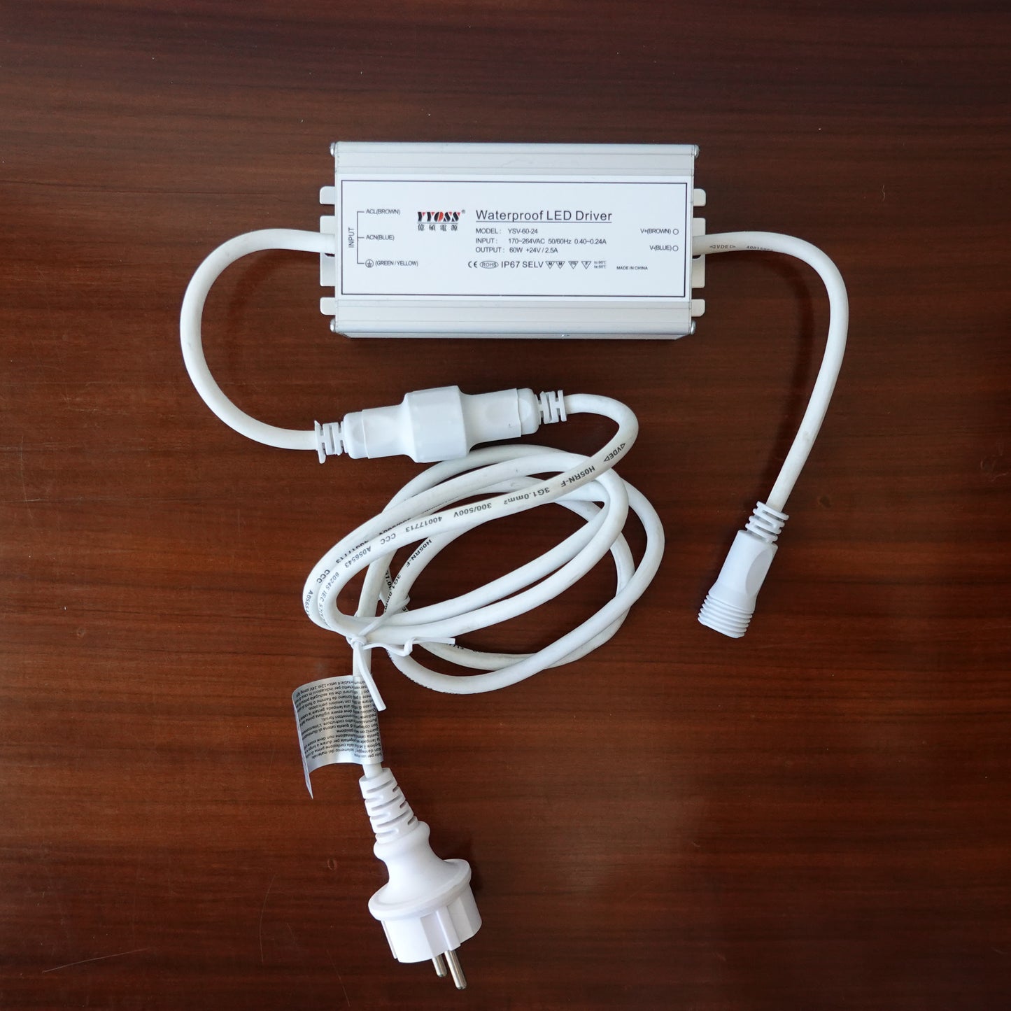 24V power cable with 2.5A IP67 power supply for 12m string